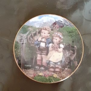 M.J. Hummel the Hummel plate collections